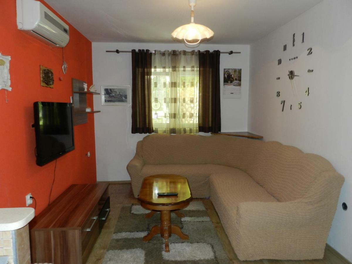 אומיס Apartmani Maruncic מראה חיצוני תמונה